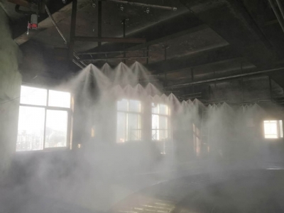 亞特美員工在干霧抑塵除塵設(shè)備工作現(xiàn)場拍的效果圖